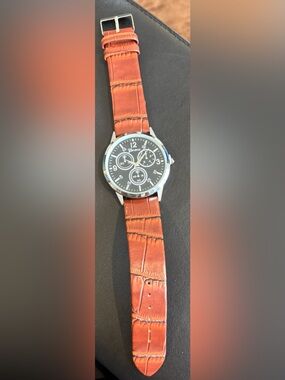 Geneva Platinum-Tone Chronograph Quartz Movement Watch Leather Watchband NWT